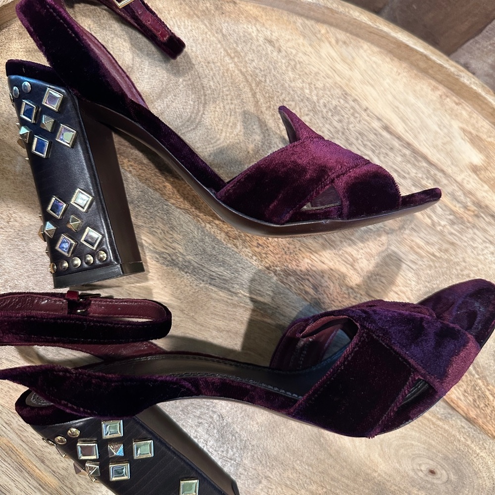 Tory Burch Rich Maroon Velvet Gold Studded Block Heels. Luxurious. U.S. 7.5 - Picture 9 of 16
